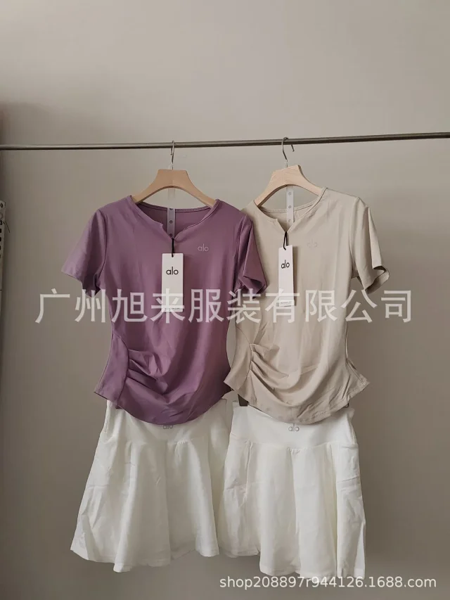 Alo Yoga T-Shirts Short-Sleeve Henley T-Shirt product detail image 3