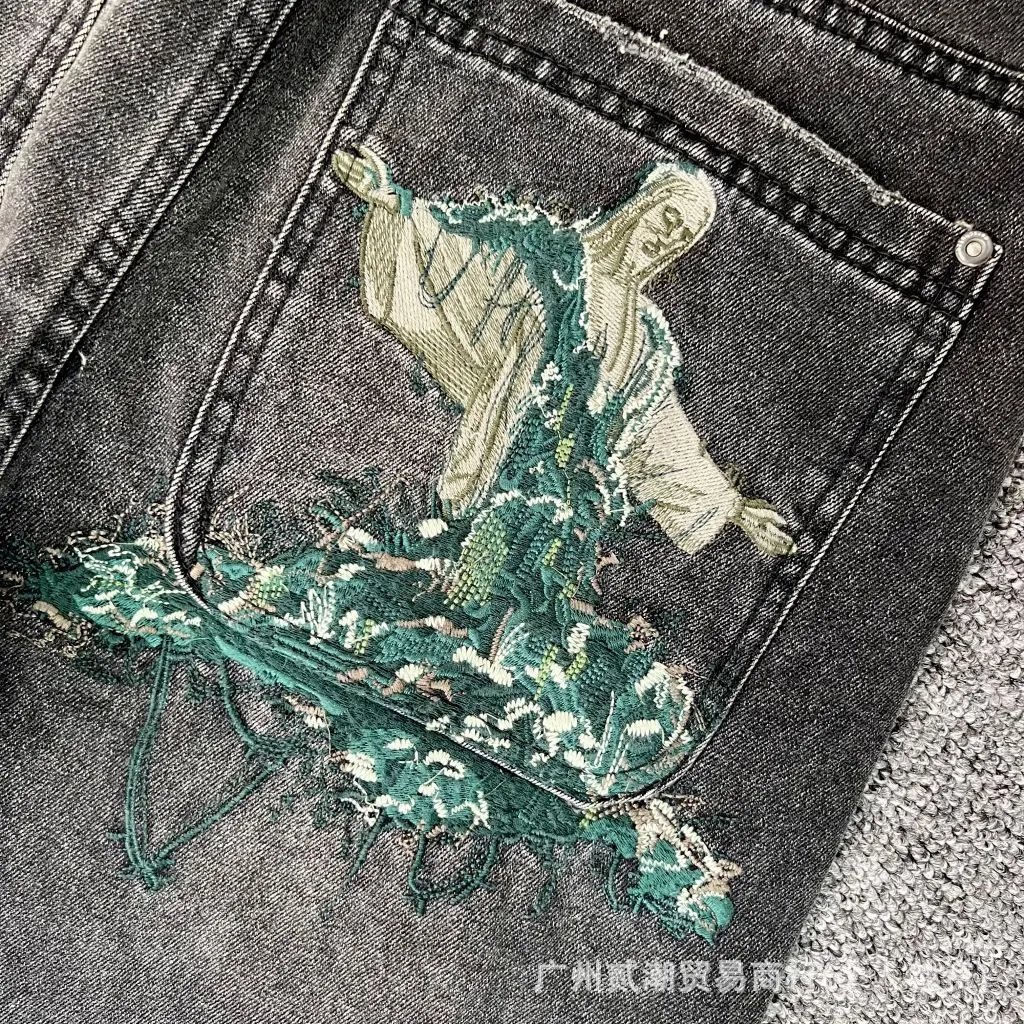 Design SCHYBE Embroidered Bear Motif Light Wash Jeans - 15
