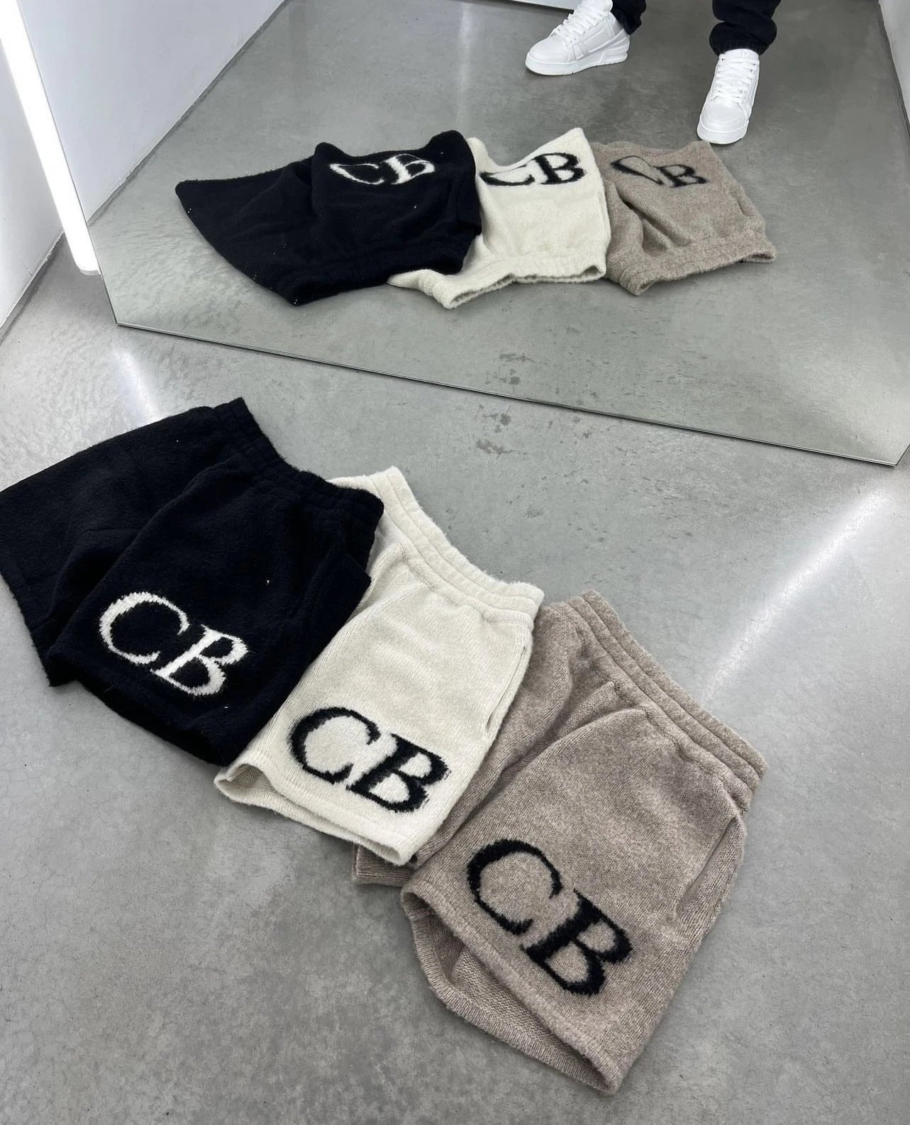 Design CB Logo Knit Shorts Black White Beige Shorts - 3