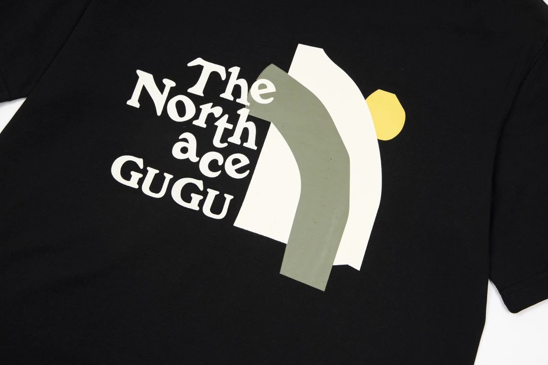 Gucci GUGU x The North Face Graphic Print Black T-Shirt T-Shirts - 16