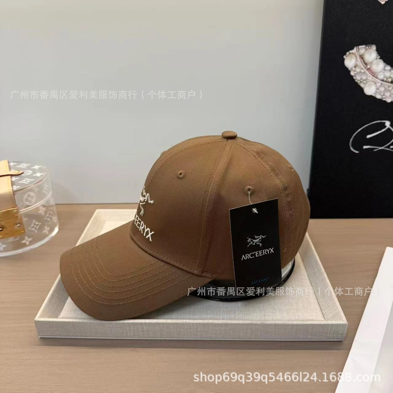 Unbranded Hats Embroidered baseball cap with curved brim image 3