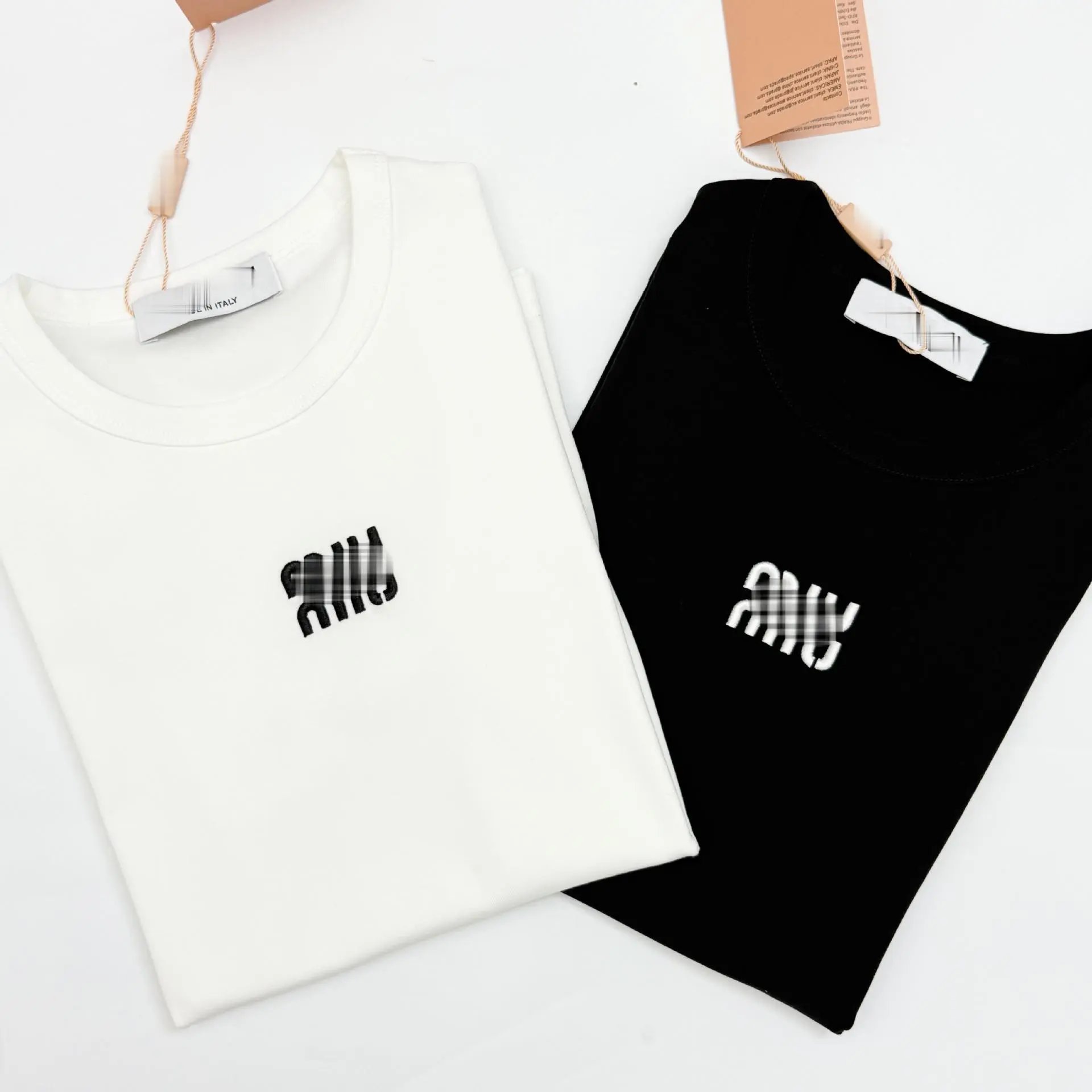 Design Minimalist Logo Box T-Shirt White - 10