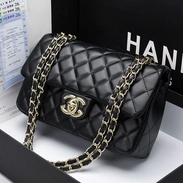 Chanel Shoulder Bags Quilted flap chain bag with interlocking CC turn-lock product detail image 4