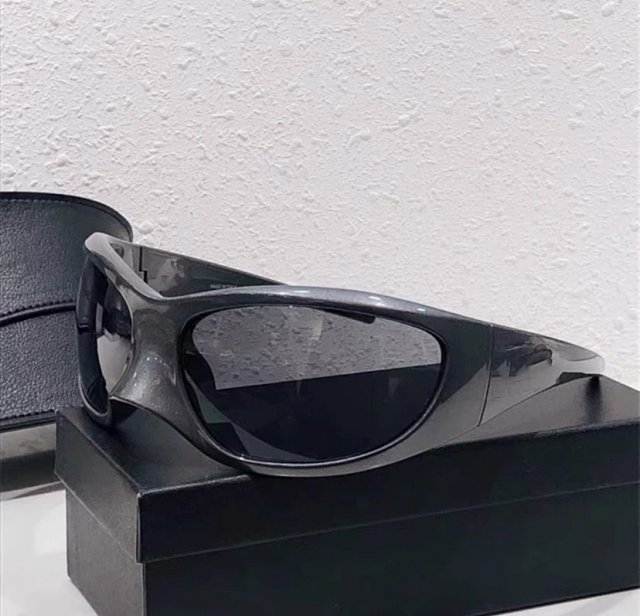 Balenciaga Skincat Classes: seller detail photo 11