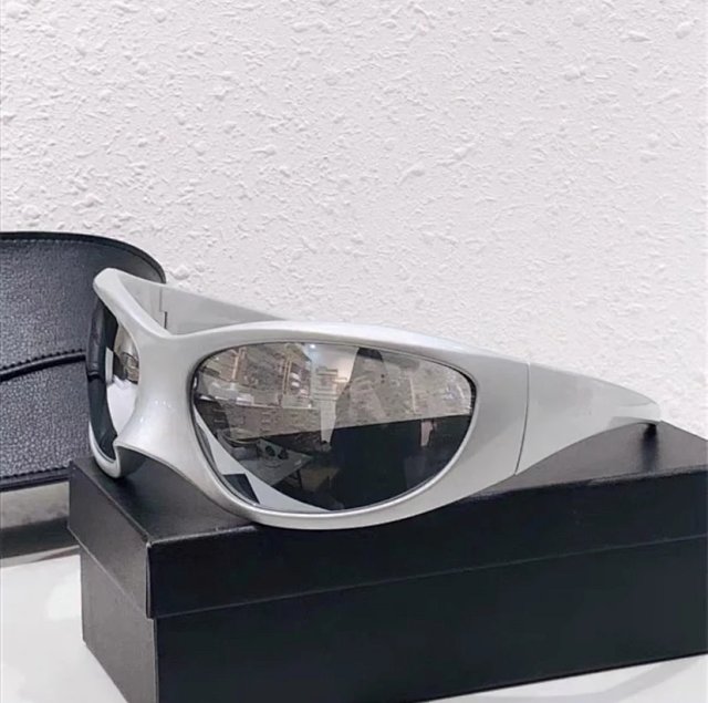 Balenciaga Skincat Classes: seller detail photo 5
