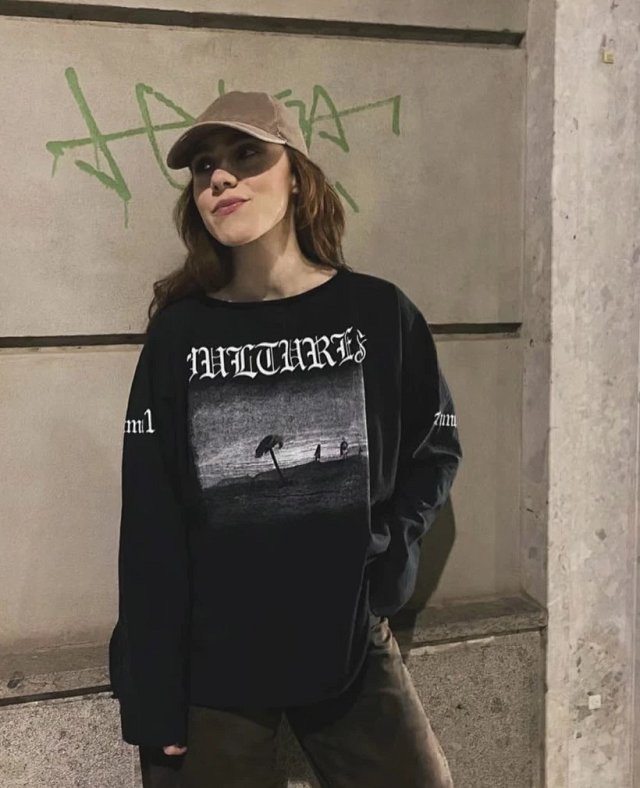 Yeezy Vultures Sweatshirt: seller detail photo 2
