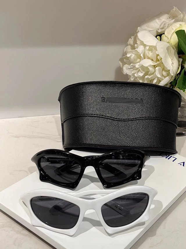 Balenciaga Bat Classes: seller detail photo 6