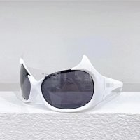 White frame and gray sheet