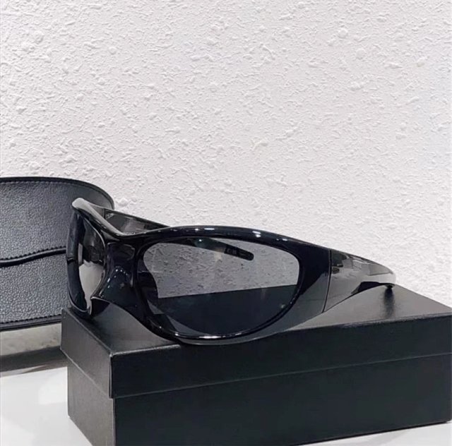 Balenciaga Skincat Classes: seller detail photo 6