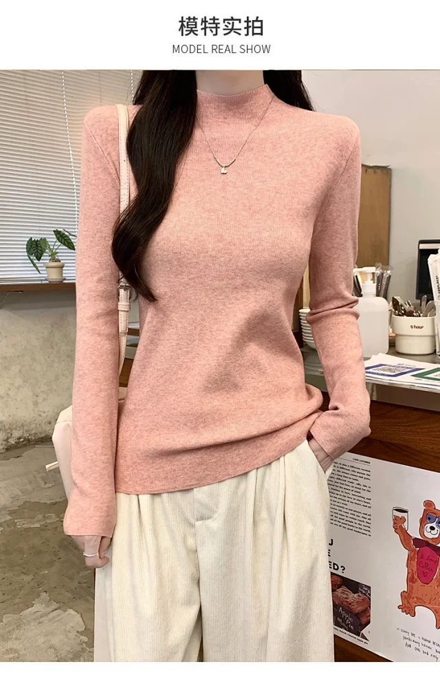 Women's Retro Mock-Neck Cropped Long-Sleeve Tee Detail