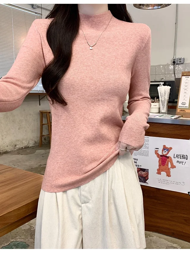 Women's Retro Mock-Neck Cropped Long-Sleeve Tee Detail