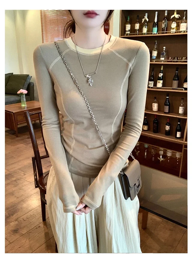 Korean Women's Slim-Fit Color-Block Tee Detail
