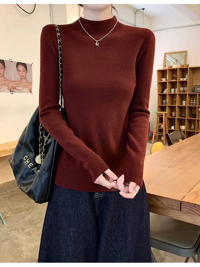 Women's Retro Mock-Neck Cropped Long-Sleeve Tee Detail