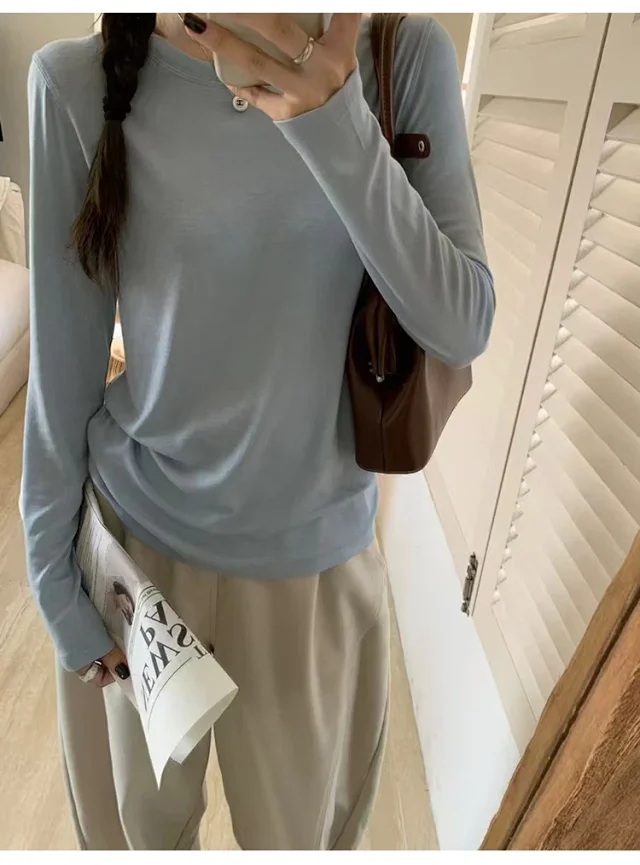 Wool Crew Neck Long Sleeve T-Shirt Detail