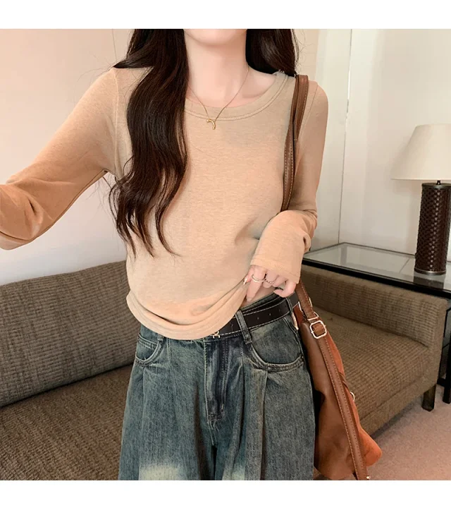 Women's Slim-Fit Fleece-Lined Long-Sleeve Tee Detail