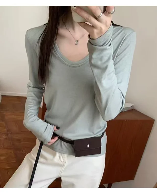 Women's Lyocell Wool U-Neck Long-Sleeve Tee Detail