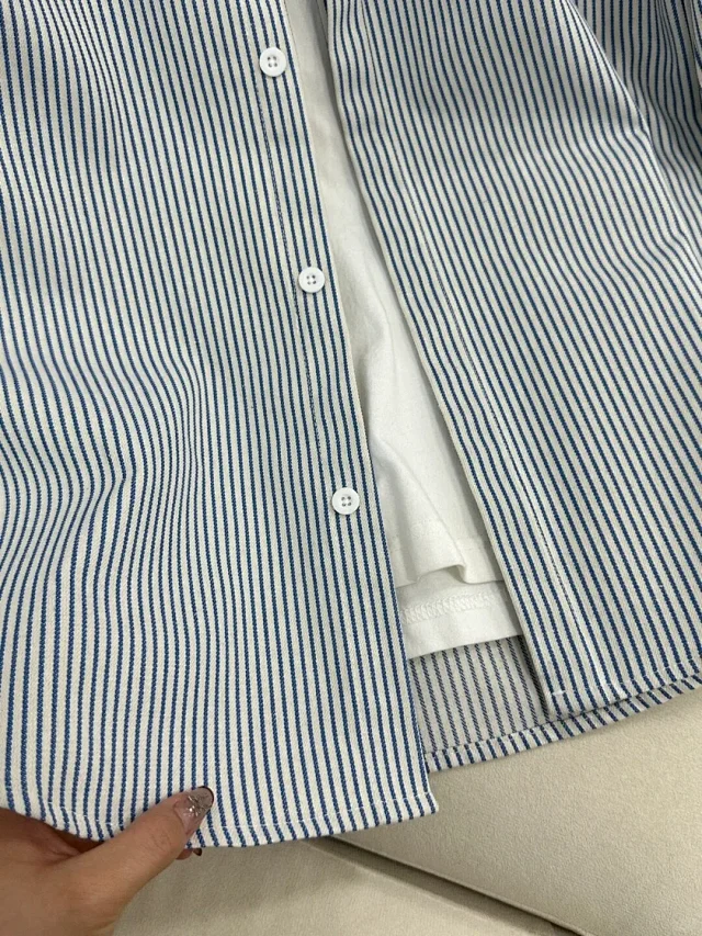 Japanese Youth Style Black-White Vertical Stripe Shirt Detail