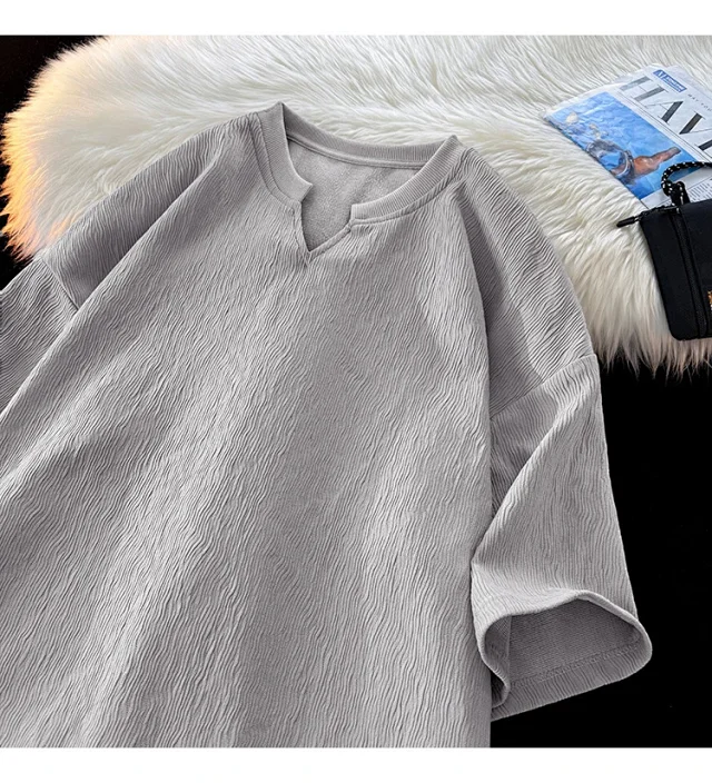 Cleanfit Men's Quick-Dry V-Neck Oversized Tee Detail