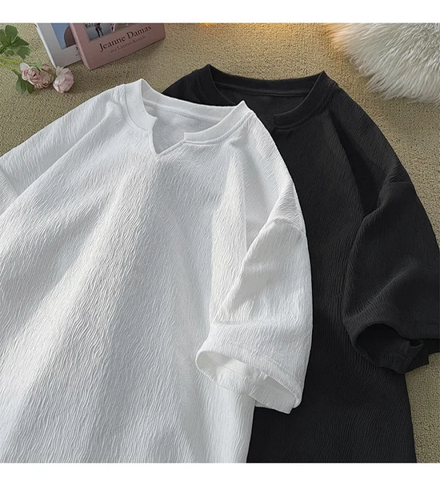 Cleanfit Men's Quick-Dry V-Neck Oversized Tee Detail