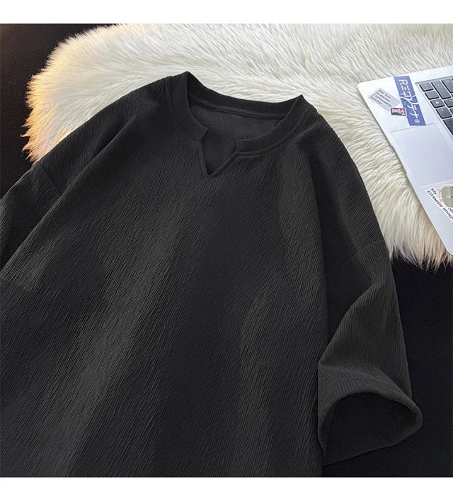 Cleanfit Men's Quick-Dry V-Neck Oversized Tee Detail