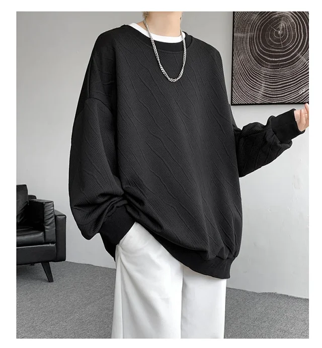 Men's Loose Textured Long Sleeve Tee Detail