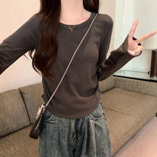 Women's Slim-Fit Fleece-Lined Long-Sleeve Tee Detail