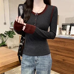 Women's V-Neck Long-Sleeve Layered Cropped T-Shirt Detail