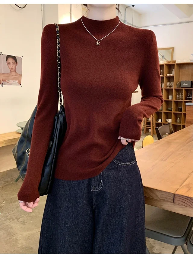 Women's Retro Mock-Neck Cropped Long-Sleeve Tee Detail