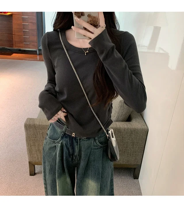 Women's Slim-Fit Fleece-Lined Long-Sleeve Tee Detail