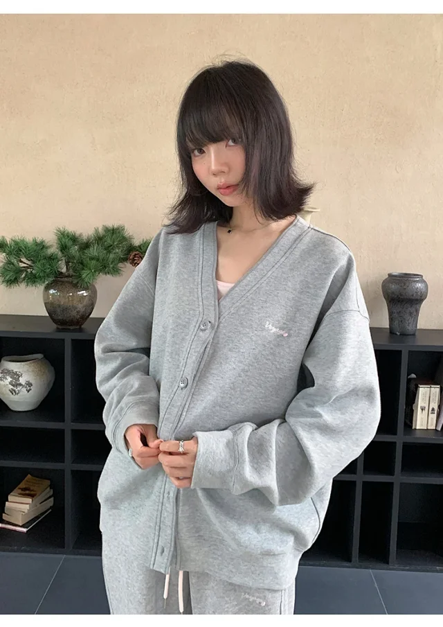 Women's Korean Relaxed V-Neck Embroidered Cardigan Detail