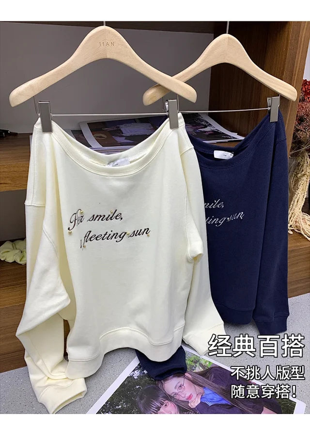 Women's Grey Off-Shoulder Letter Print Sweatshirt Detail