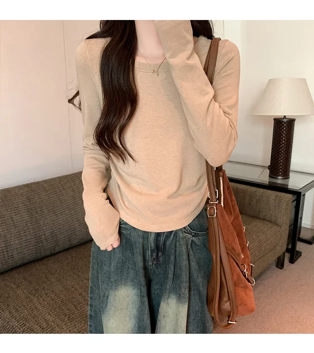 Women's Slim-Fit Fleece-Lined Long-Sleeve Tee Detail