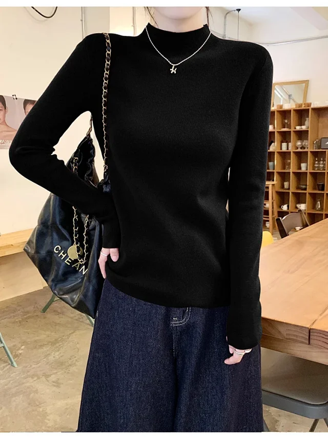 Women's Retro Mock-Neck Cropped Long-Sleeve Tee Detail