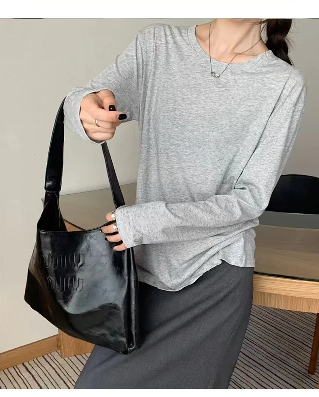 Relaxed Fit Slimming Long Sleeve Tee Detail