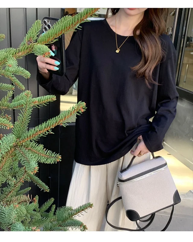 Relaxed Fit Slimming Long Sleeve Tee Detail