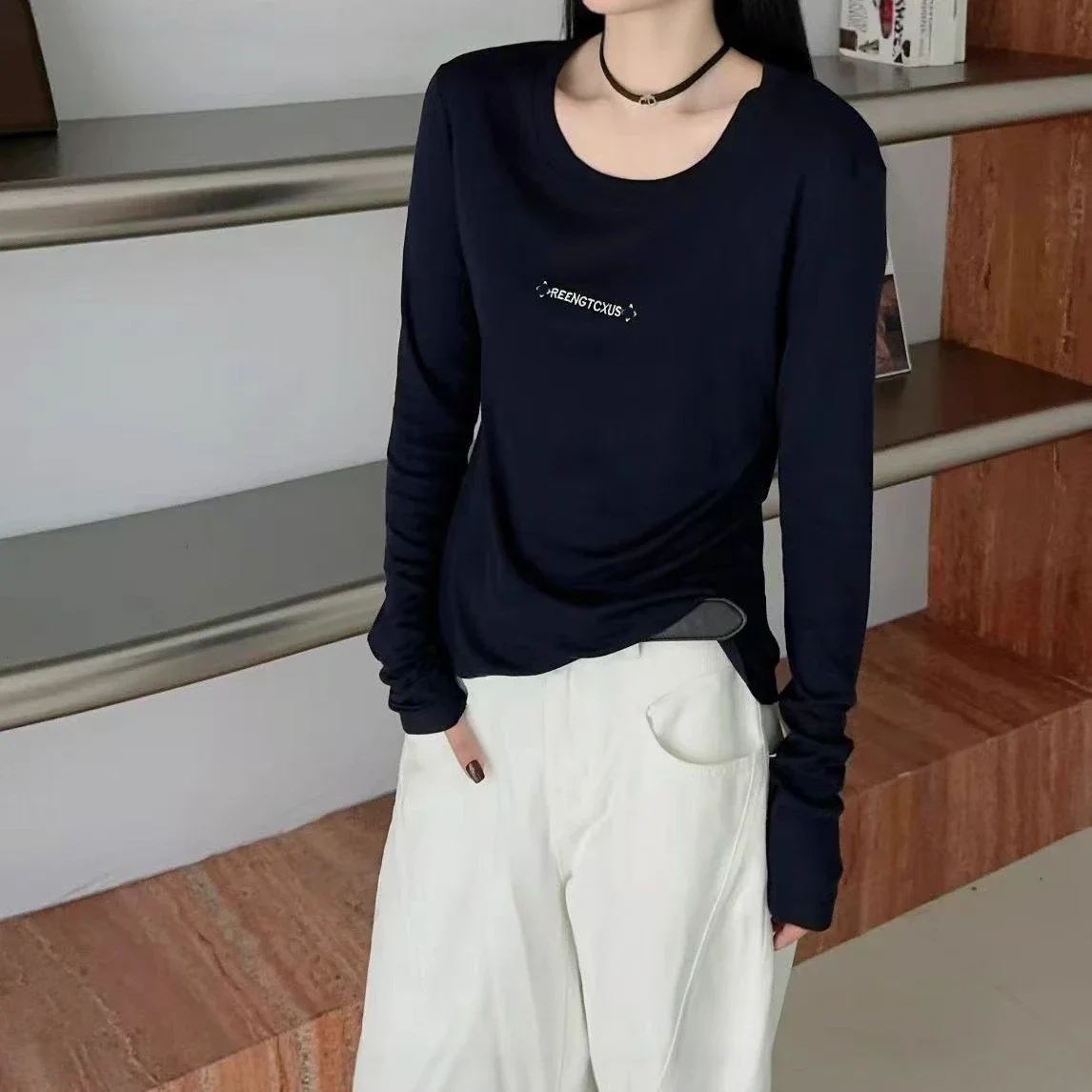2025 Women's Figure-Flattering Round Neck Top