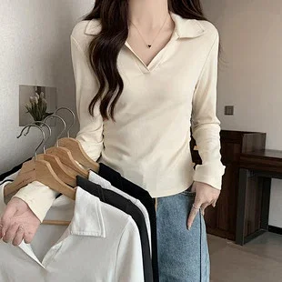 Women's Slim-Fit Fleece-Lined Long-Sleeve Tee Detail
