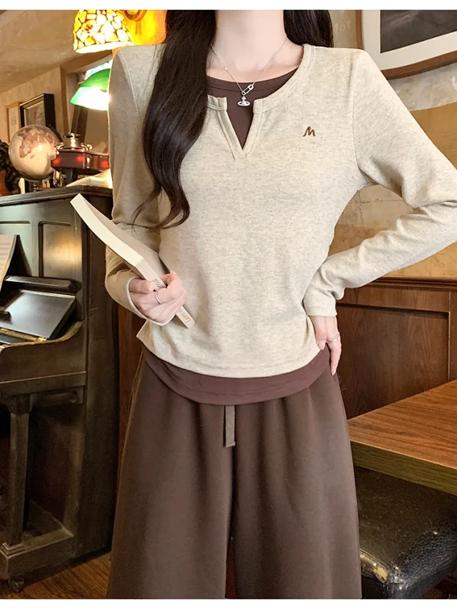 Women's V-Neck Long-Sleeve Layered Cropped T-Shirt Detail
