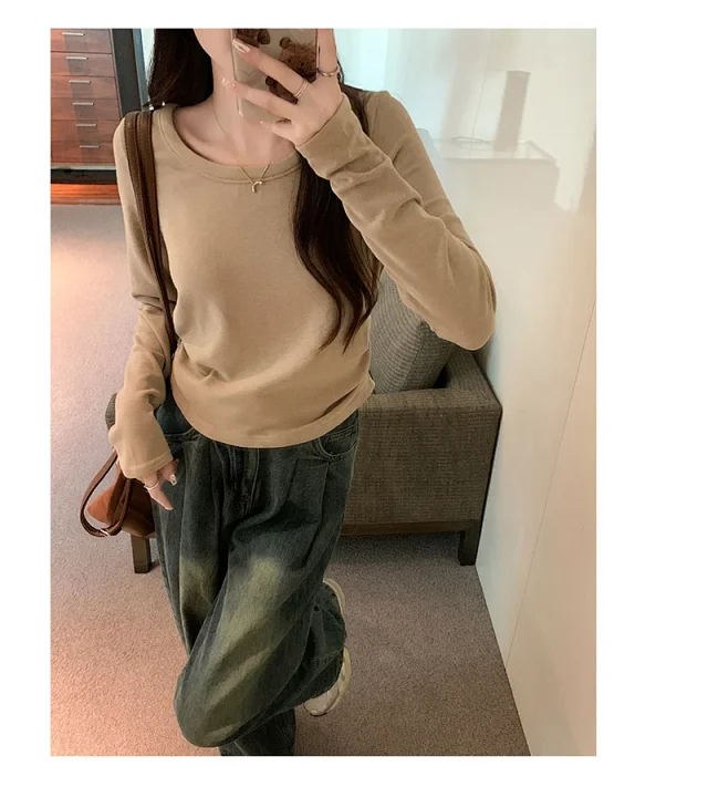Women's Slim-Fit Fleece-Lined Long-Sleeve Tee Detail