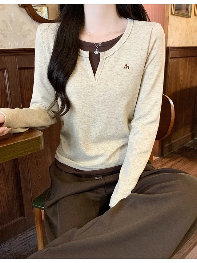 Women's V-Neck Long-Sleeve Layered Cropped T-Shirt Detail