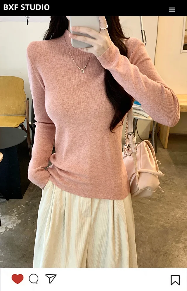Women's Retro Mock-Neck Cropped Long-Sleeve Tee Detail