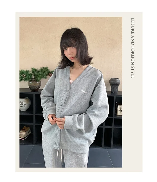 Women's Korean Relaxed V-Neck Embroidered Cardigan Detail