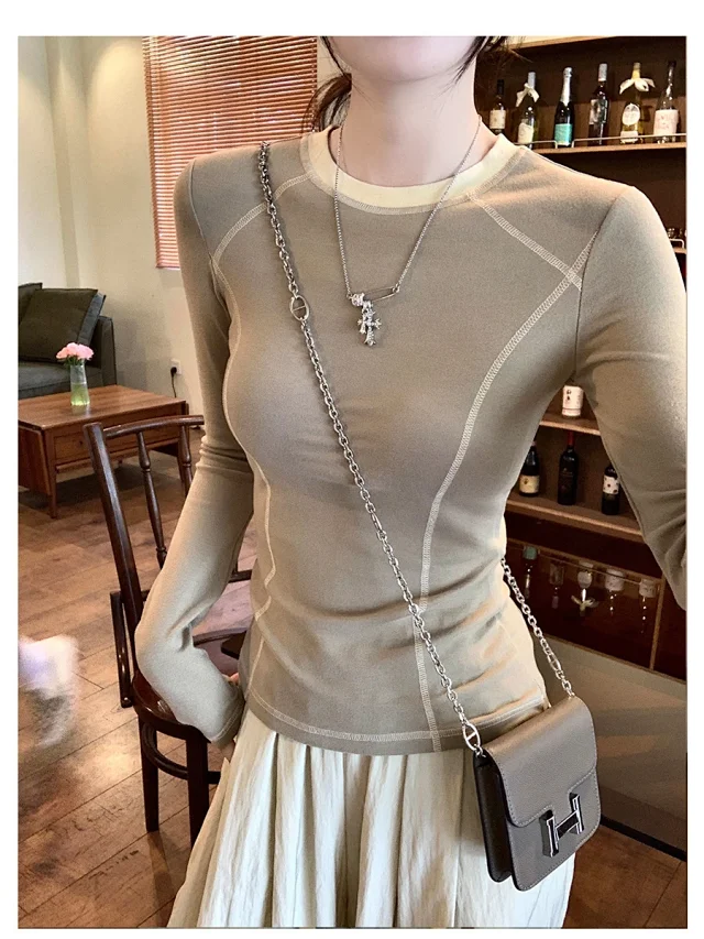 Korean Women's Slim-Fit Color-Block Tee Detail