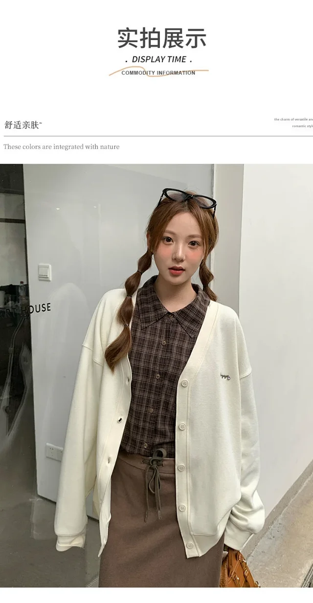 Women's Korean Relaxed V-Neck Embroidered Cardigan Detail