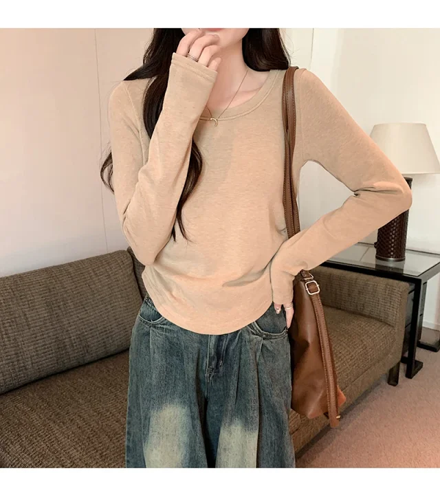 Women's Slim-Fit Fleece-Lined Long-Sleeve Tee Detail