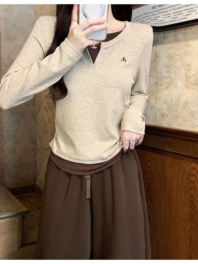 Women's V-Neck Long-Sleeve Layered Cropped T-Shirt Detail