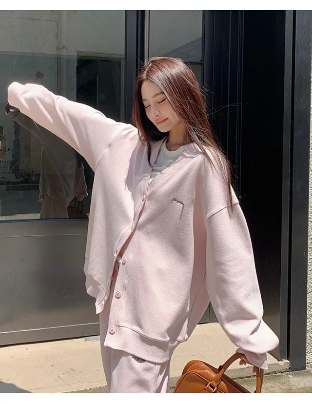 Women's Korean Relaxed V-Neck Embroidered Cardigan Detail