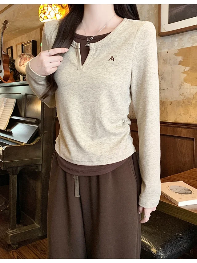 Women's V-Neck Long-Sleeve Layered Cropped T-Shirt Detail