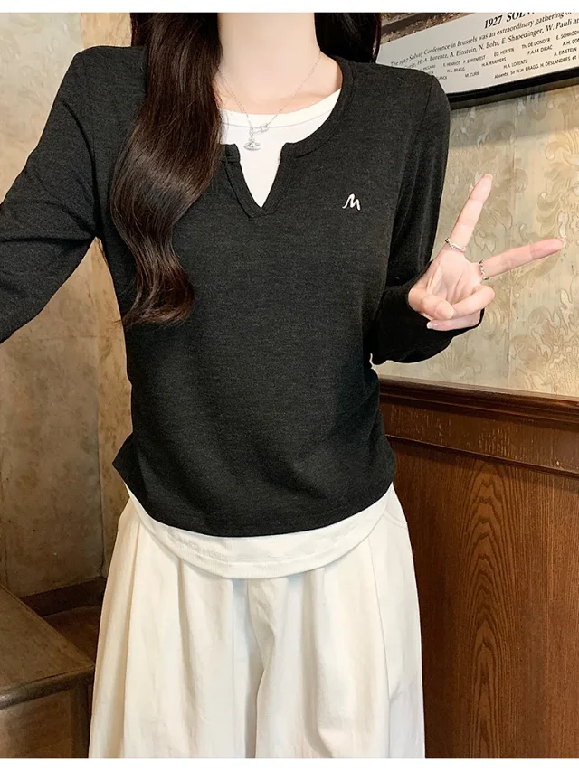 Women's V-Neck Long-Sleeve Layered Cropped T-Shirt Detail