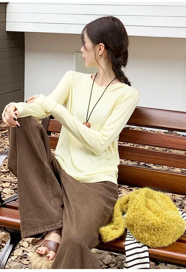 Wool Crew Neck Long Sleeve T-Shirt Detail